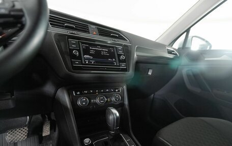 Volkswagen Tiguan II, 2018 год, 2 800 000 рублей, 14 фотография