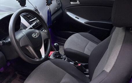 Hyundai Solaris II рестайлинг, 2011 год, 585 000 рублей, 5 фотография