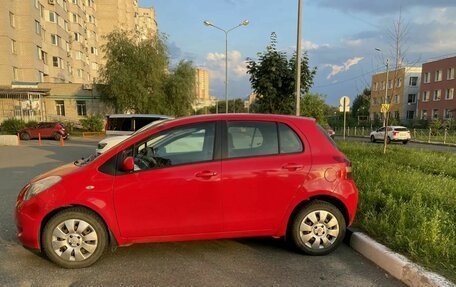 Toyota Yaris III рестайлинг, 2007 год, 650 000 рублей, 2 фотография