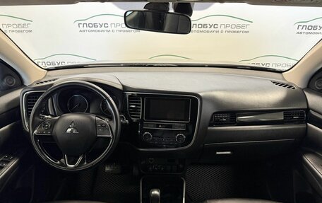 Mitsubishi Outlander III рестайлинг 3, 2018 год, 1 650 000 рублей, 4 фотография
