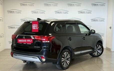 Mitsubishi Outlander III рестайлинг 3, 2018 год, 1 650 000 рублей, 2 фотография