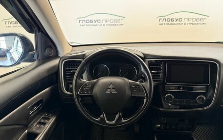 Mitsubishi Outlander III рестайлинг 3, 2018 год, 1 650 000 рублей, 13 фотография