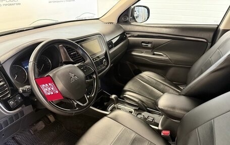 Mitsubishi Outlander III рестайлинг 3, 2018 год, 1 650 000 рублей, 12 фотография