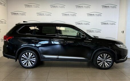Mitsubishi Outlander III рестайлинг 3, 2018 год, 1 650 000 рублей, 26 фотография