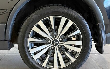 Mitsubishi Outlander III рестайлинг 3, 2018 год, 1 650 000 рублей, 32 фотография