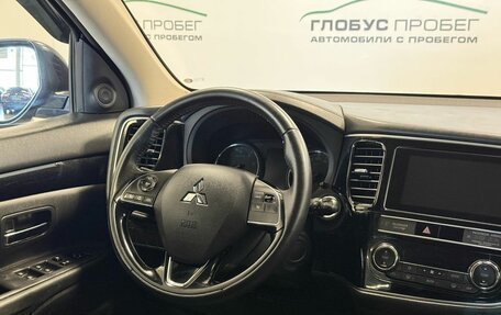 Mitsubishi Outlander III рестайлинг 3, 2018 год, 1 650 000 рублей, 31 фотография