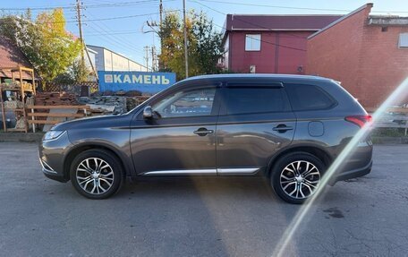 Mitsubishi Outlander III рестайлинг 3, 2017 год, 1 390 000 рублей, 4 фотография