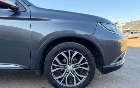 Mitsubishi Outlander III рестайлинг 3, 2017 год, 1 390 000 рублей, 9 фотография