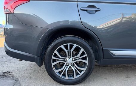 Mitsubishi Outlander III рестайлинг 3, 2017 год, 1 390 000 рублей, 13 фотография