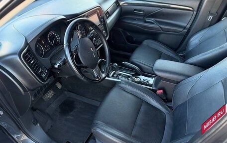 Mitsubishi Outlander III рестайлинг 3, 2017 год, 1 390 000 рублей, 3 фотография