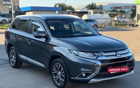 Mitsubishi Outlander III рестайлинг 3, 2017 год, 1 390 000 рублей, 12 фотография