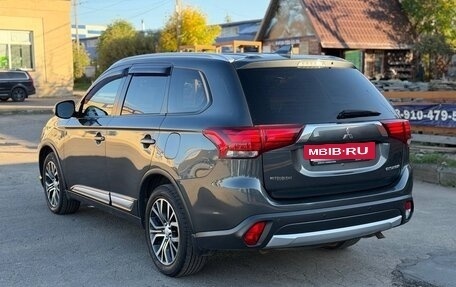 Mitsubishi Outlander III рестайлинг 3, 2017 год, 1 390 000 рублей, 10 фотография