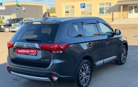 Mitsubishi Outlander III рестайлинг 3, 2017 год, 1 390 000 рублей, 14 фотография