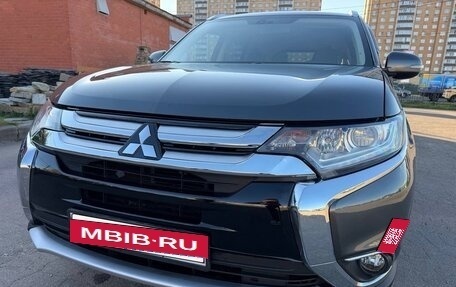Mitsubishi Outlander III рестайлинг 3, 2017 год, 1 390 000 рублей, 15 фотография
