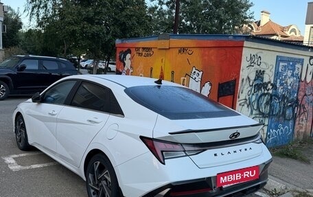 Hyundai Elantra, 2023 год, 1 630 000 рублей, 5 фотография