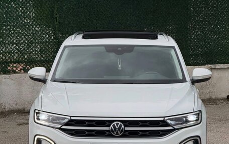 Volkswagen T-Roc I, 2023 год, 1 780 000 рублей, 2 фотография