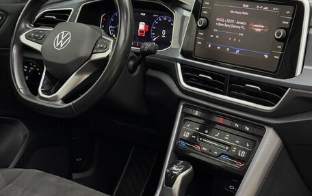 Volkswagen T-Roc I, 2023 год, 1 780 000 рублей, 13 фотография