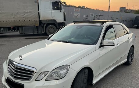 Mercedes-Benz E-Класс, 2011 год, 1 100 000 рублей, 1 фотография
