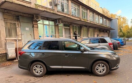 Mitsubishi Outlander III рестайлинг 3, 2016 год, 1 820 000 рублей, 4 фотография