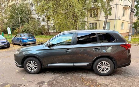 Mitsubishi Outlander III рестайлинг 3, 2016 год, 1 820 000 рублей, 8 фотография