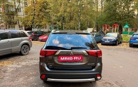 Mitsubishi Outlander III рестайлинг 3, 2016 год, 1 820 000 рублей, 6 фотография