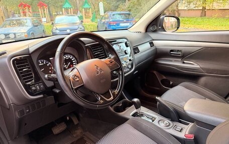 Mitsubishi Outlander III рестайлинг 3, 2016 год, 1 820 000 рублей, 11 фотография
