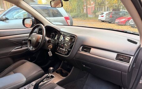 Mitsubishi Outlander III рестайлинг 3, 2016 год, 1 820 000 рублей, 15 фотография