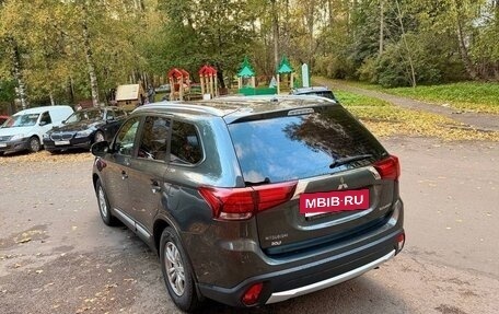 Mitsubishi Outlander III рестайлинг 3, 2016 год, 1 820 000 рублей, 7 фотография