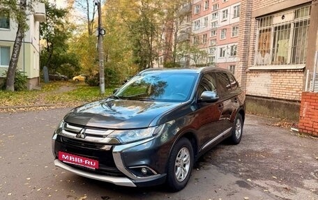 Mitsubishi Outlander III рестайлинг 3, 2016 год, 1 820 000 рублей, 2 фотография