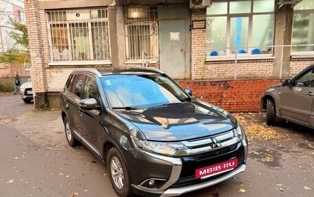 Mitsubishi Outlander III рестайлинг 3, 2016 год, 1 820 000 рублей, 3 фотография