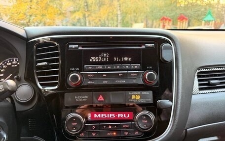 Mitsubishi Outlander III рестайлинг 3, 2016 год, 1 820 000 рублей, 13 фотография
