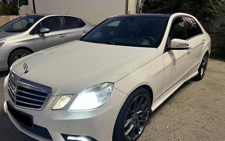 Mercedes-Benz E-Класс, 2011 год, 1 100 000 рублей, 24 фотография