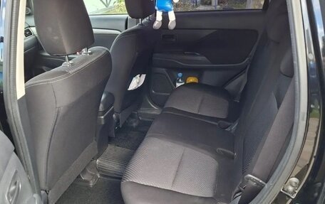Mitsubishi Outlander III рестайлинг 3, 2016 год, 1 560 000 рублей, 8 фотография