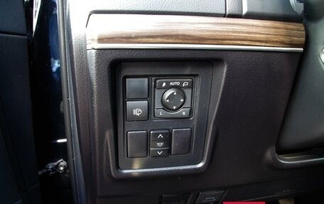 Toyota Land Cruiser Prado 150 рестайлинг 2, 2018 год, 6 199 000 рублей, 17 фотография