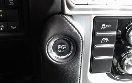 Toyota Land Cruiser Prado 150 рестайлинг 2, 2018 год, 6 199 000 рублей, 21 фотография