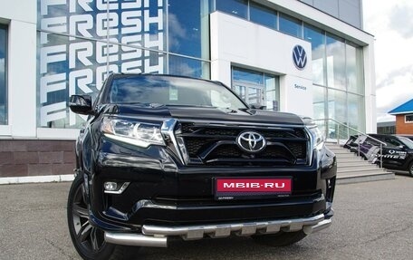 Toyota Land Cruiser Prado 150 рестайлинг 2, 2018 год, 6 199 000 рублей, 28 фотография