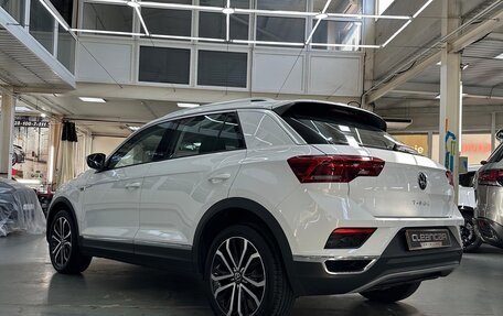 Volkswagen T-Roc I, 2021 год, 2 300 000 рублей, 2 фотография
