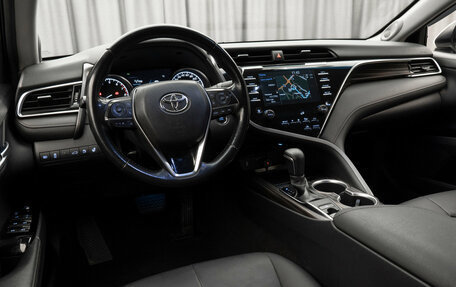 Toyota Camry, 2018 год, 2 700 000 рублей, 10 фотография