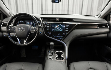 Toyota Camry, 2018 год, 2 700 000 рублей, 11 фотография