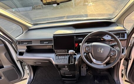 Honda Stepwgn IV, 2021 год, 2 250 000 рублей, 12 фотография