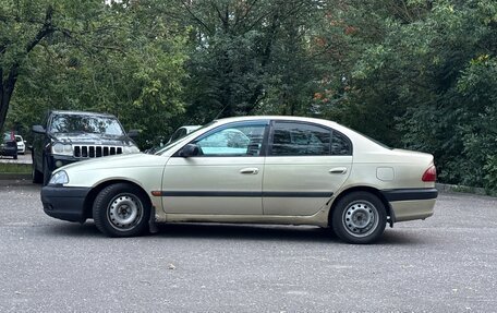 Toyota Avensis III рестайлинг, 2001 год, 175 000 рублей, 4 фотография