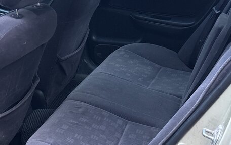Toyota Avensis III рестайлинг, 2001 год, 175 000 рублей, 16 фотография