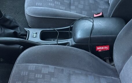 Toyota Avensis III рестайлинг, 2001 год, 175 000 рублей, 14 фотография