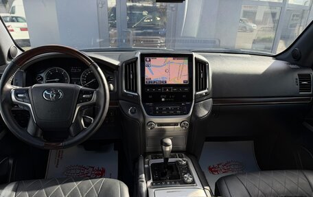 Toyota Land Cruiser 200, 2017 год, 5 950 000 рублей, 7 фотография