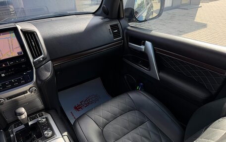 Toyota Land Cruiser 200, 2017 год, 5 950 000 рублей, 21 фотография