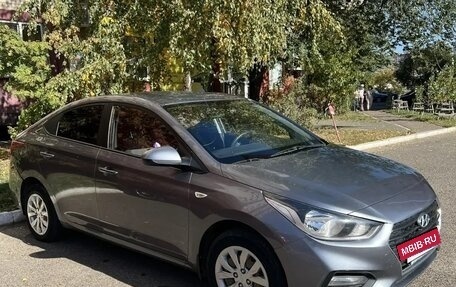 Hyundai Solaris II рестайлинг, 2017 год, 900 000 рублей, 3 фотография