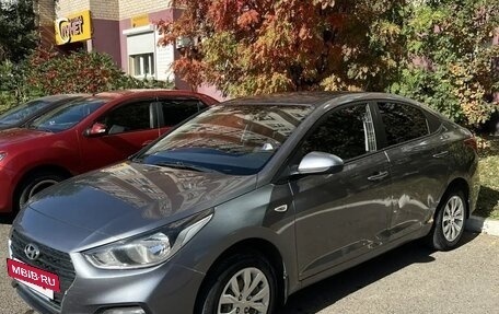 Hyundai Solaris II рестайлинг, 2017 год, 900 000 рублей, 2 фотография