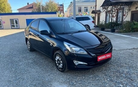 Hyundai Solaris II рестайлинг, 2015 год, 560 000 рублей, 1 фотография