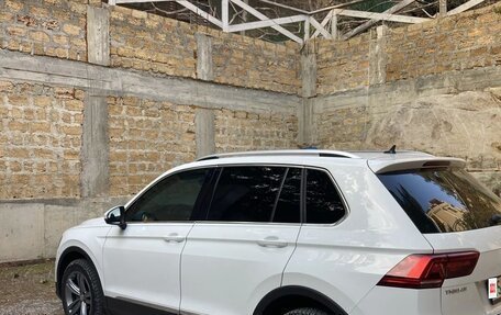 Volkswagen Tiguan II, 2019 год, 3 100 000 рублей, 3 фотография