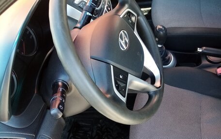 Hyundai Solaris II рестайлинг, 2013 год, 854 000 рублей, 3 фотография